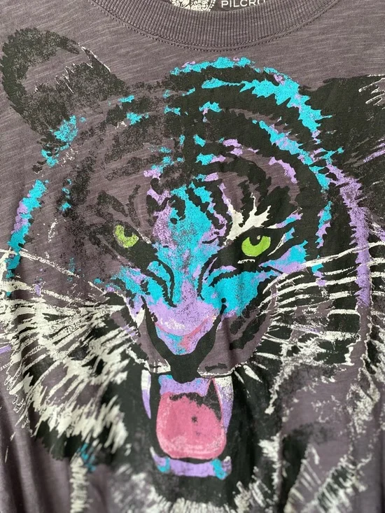 Pilcro Dark Gray Graphic Tiger Tee with Eyelet Ruffle Sleeves size large - Picture 5 of 6